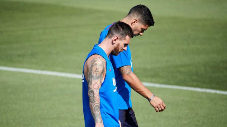 ميسي يوجه صدمة لبرشلونة قبل مباراة فالنسيا ..وتحفظ حول المجازفة سواريز