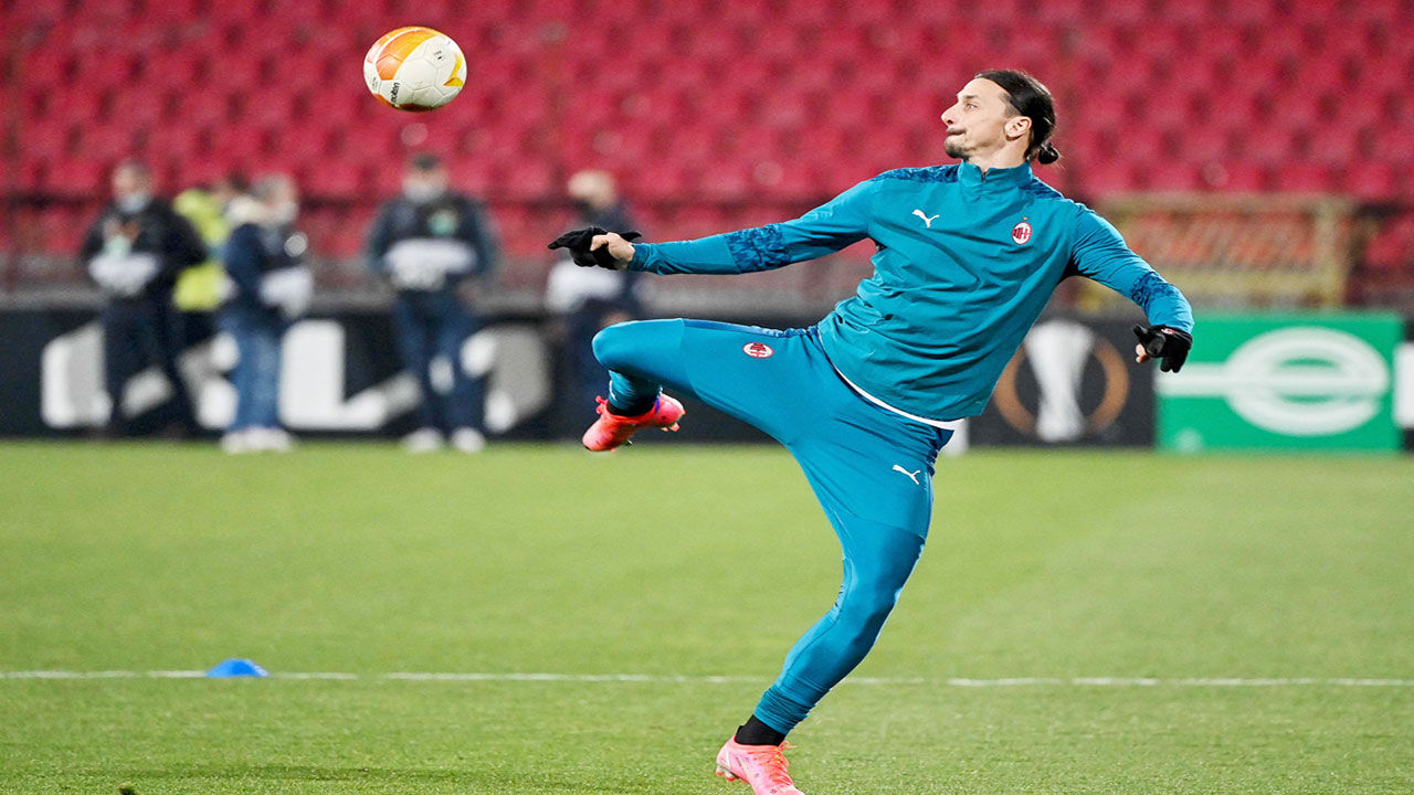 يويفا يفتح تحقيقا بعد تعرض إبراهيموفيتش لإساءة عنصرية في ملعب رد ستار