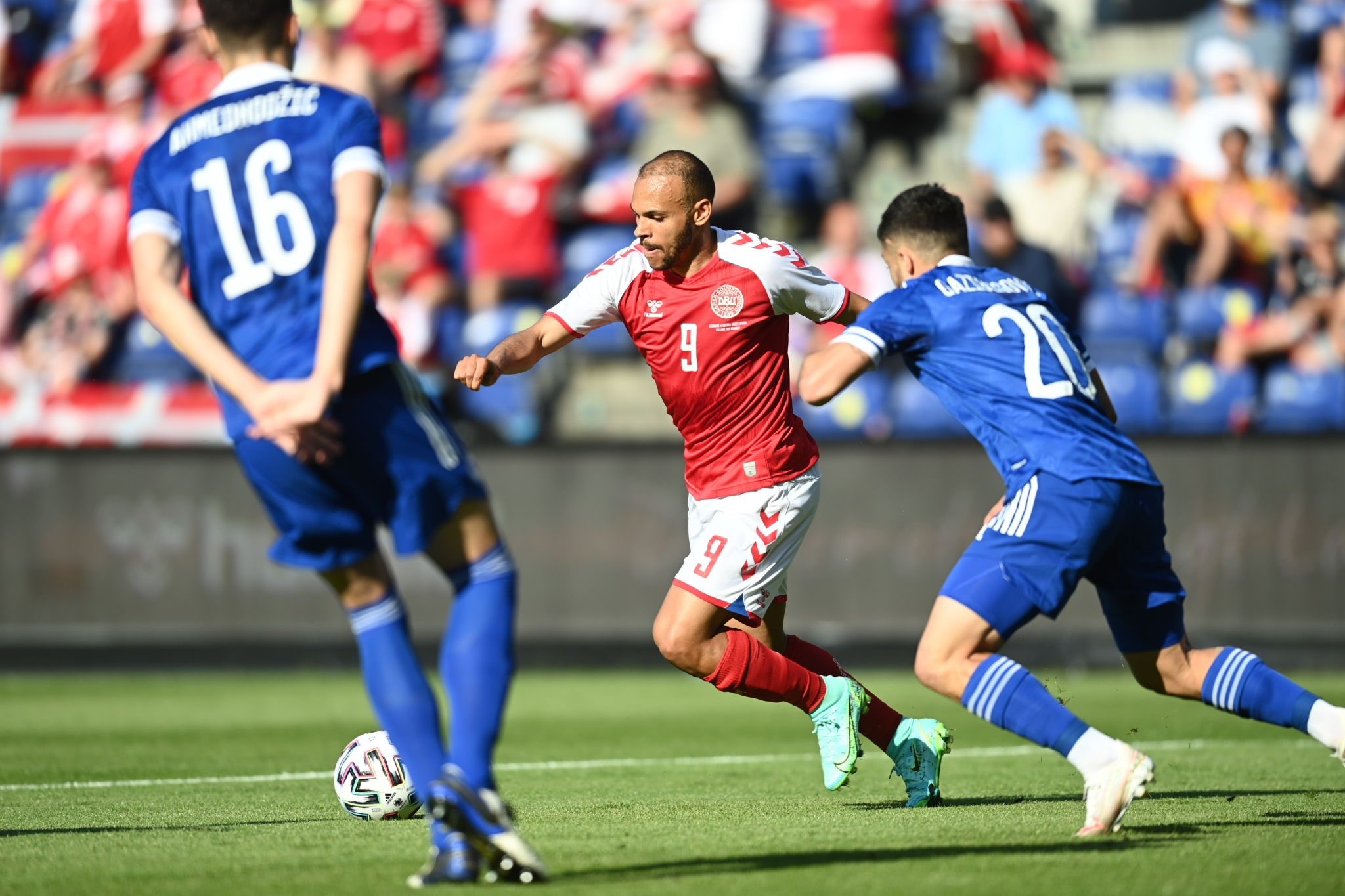 لاعب برشلونة يقود منتخب الدنمارك للفوز على البوسنة بثنائية وديا ( فيديو)