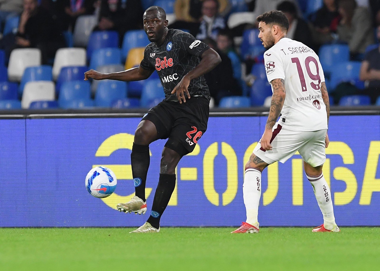 شاهد ..نابولي يواصل العلامة الكاملة في الدوري الإيطالي بفوز مثير على تورينو