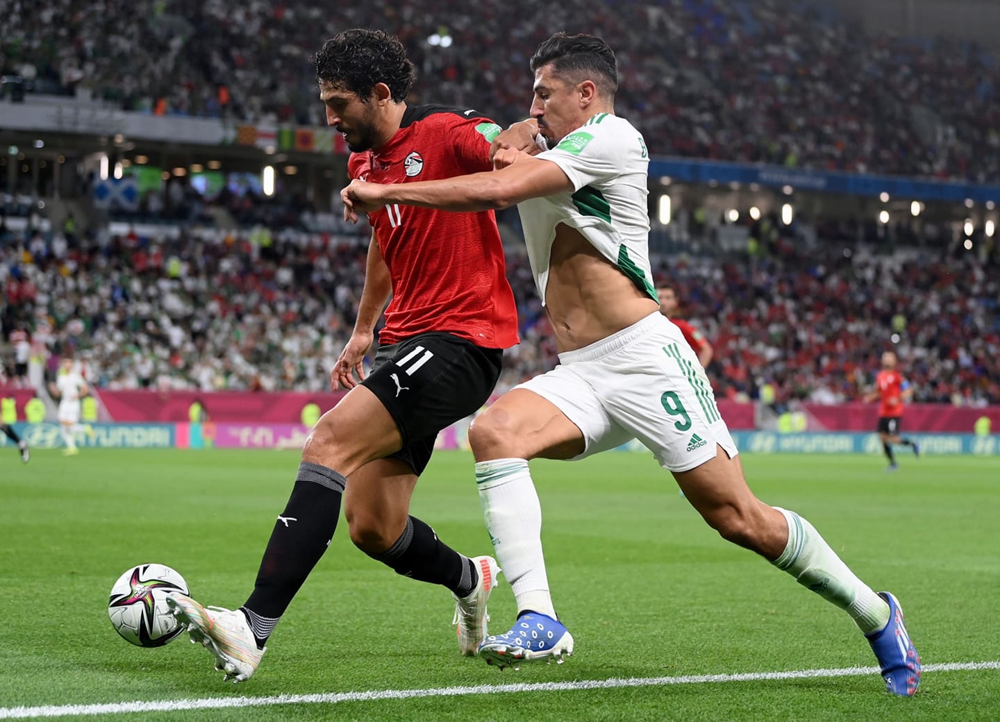 أخبار منتخب مصر: مصر تتعادل مع الجزائر وتضرب موعدًا مع الأردن في ربع نهائي كأس العرب