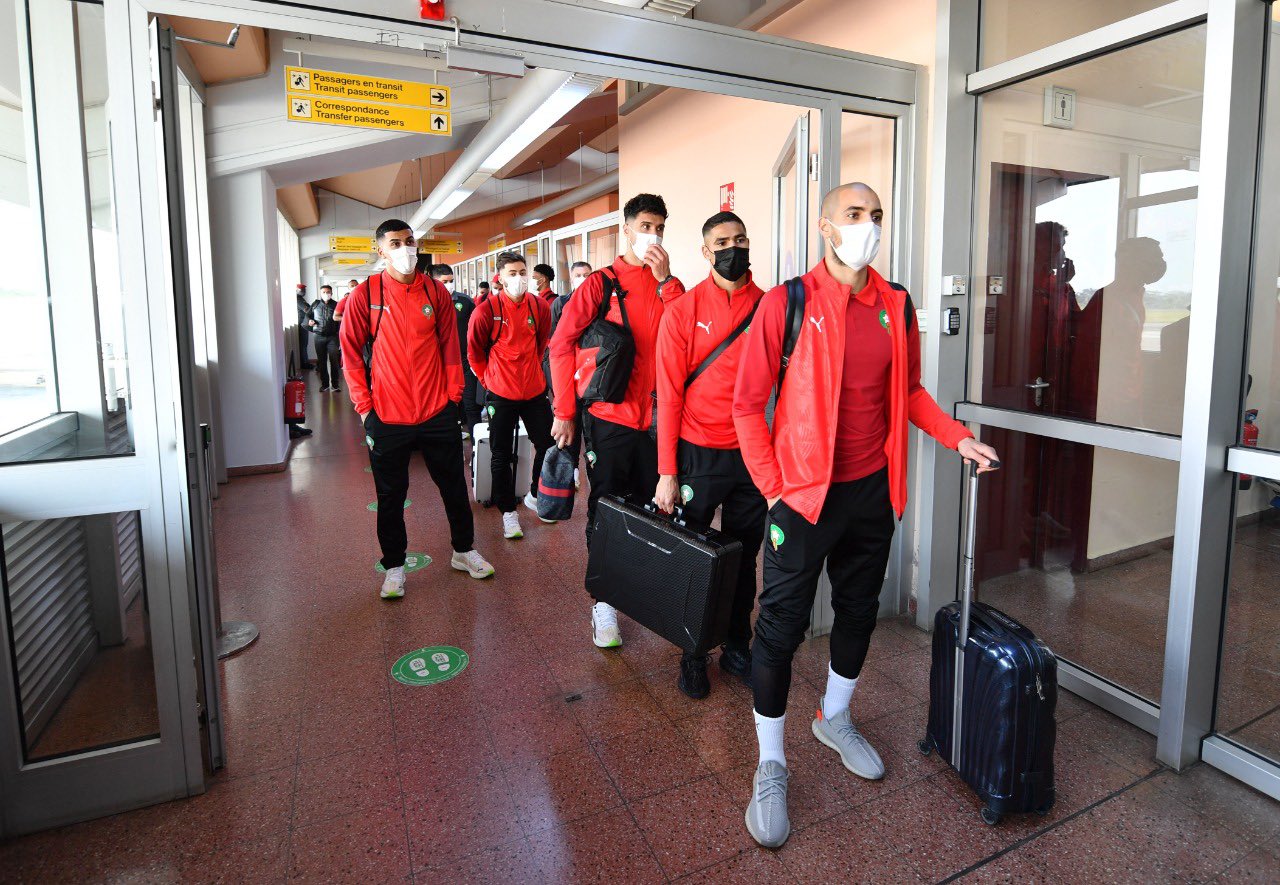 شاهد .. لحظة وصول منتخب المغرب إلي الكاميرون لخوض منافسات أمم أفريقيا(صور)