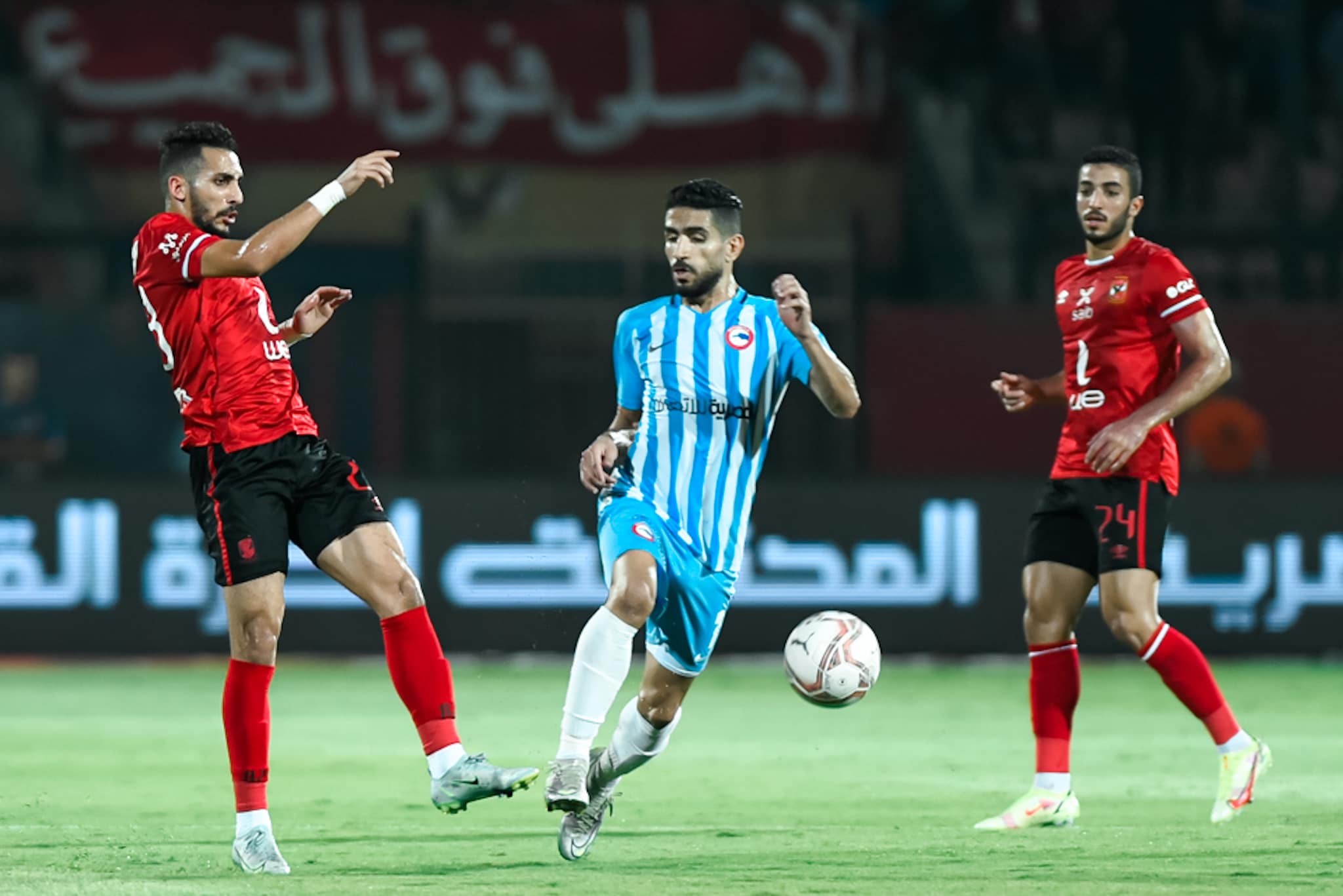 أخبار الأهلي : ضابط شرطة وممنوع من الكلاسيكو.. من هو كارلوس ديل سيرو حكم مباراة الأهلي وبيراميدز ؟