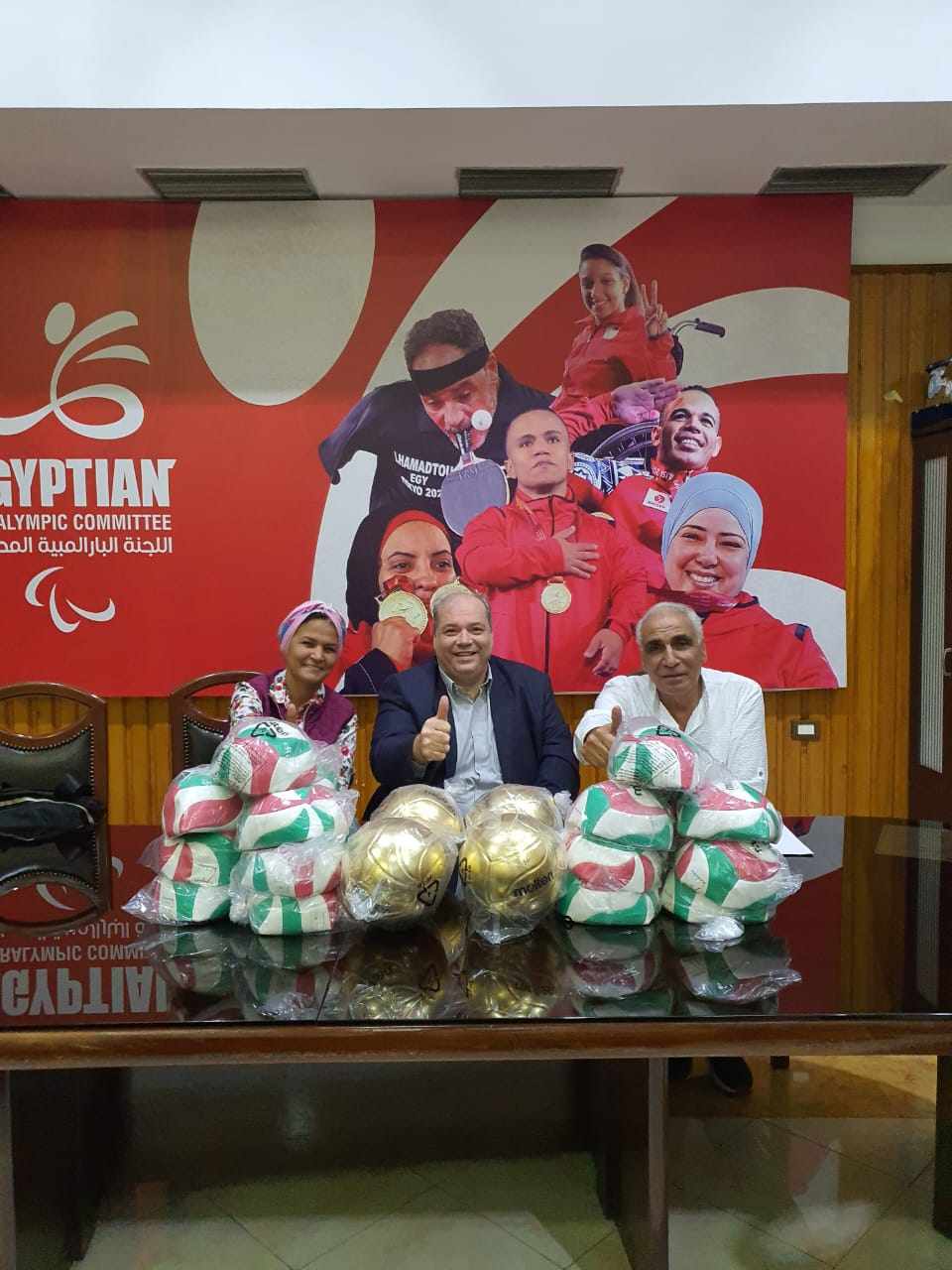 الاتحاد الدولى البارالمبى للكرة الطائرة يسلم اللجنة المنظمة لبطولة العالم 80 كرة لمنافسات المونديال