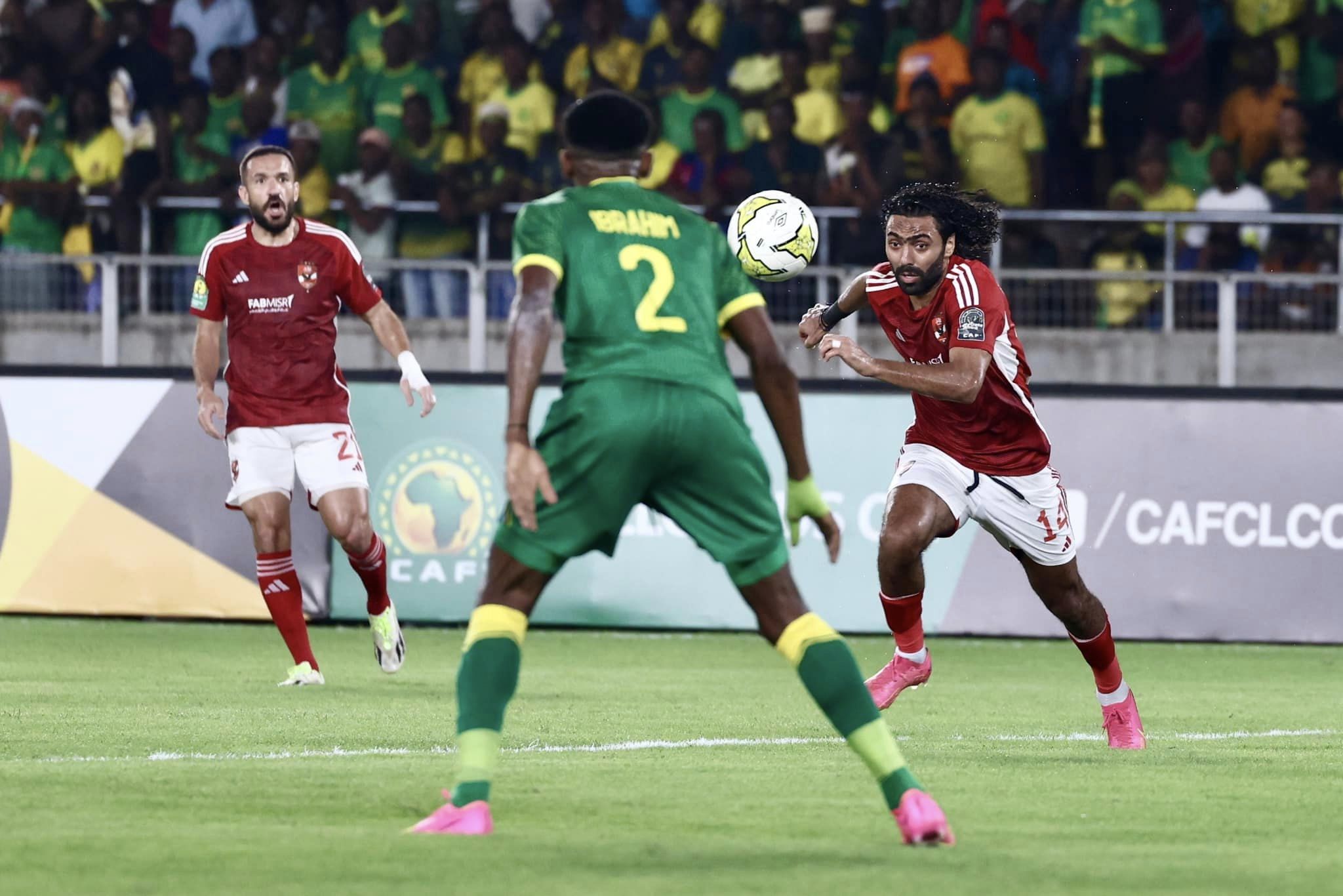 أخبار الأهلي : “الدفاع” صداع فى رأس جهاز الأهلي قبل مواجهة شباب بلوزداد