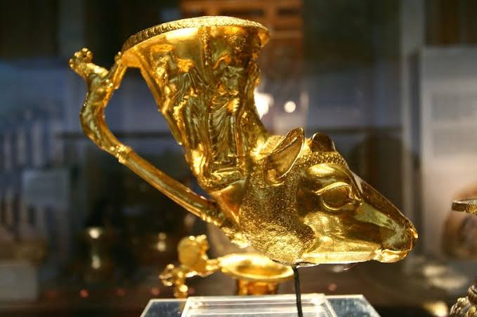 حاله من الرعب في السعوديه والخليج ! اكتشاف اغلى كنز في العالم 12 الف سبيكه ذهب في مصر .. المصريين هيعدوا الفقر!