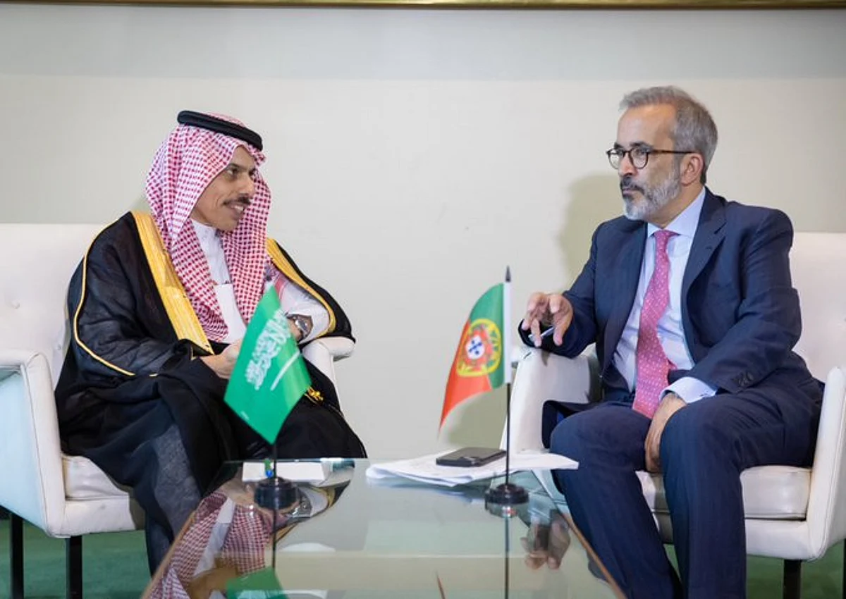 وزير الخارجية يبحث العلاقات الثنائية مع نظيره البرتغالي