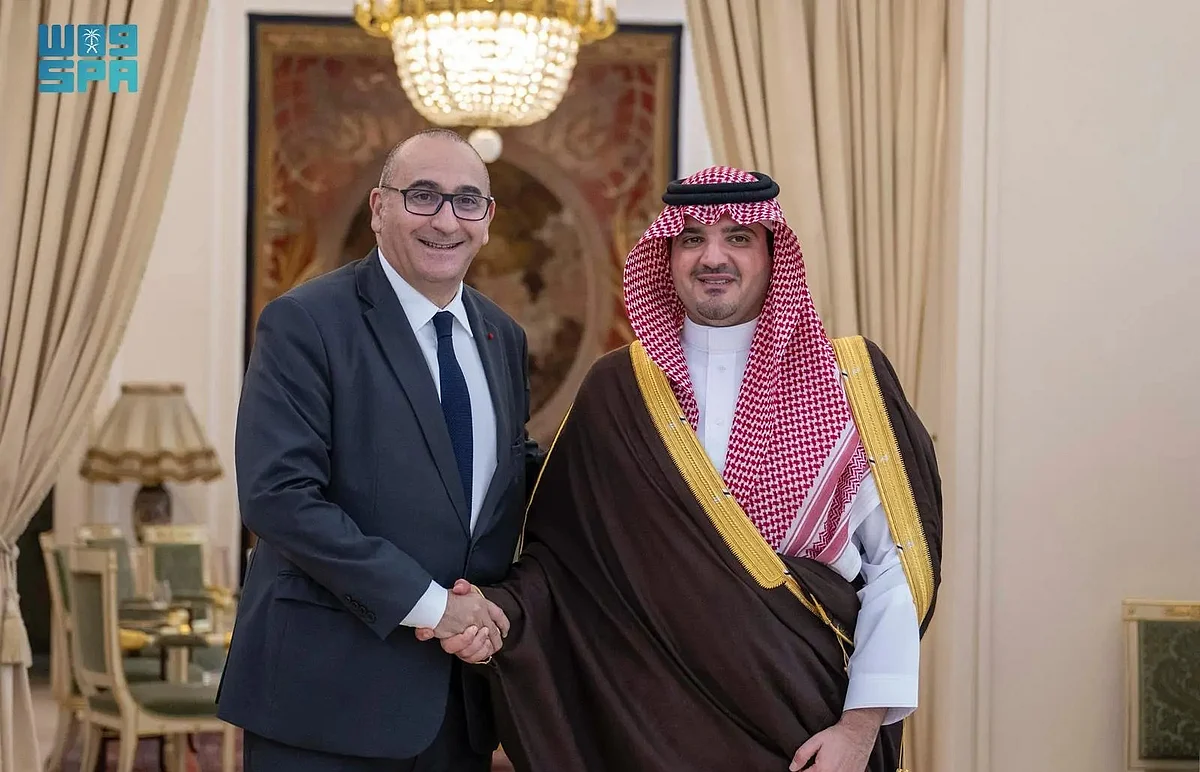 وزير الداخلية يزور مركز العمليات الأمنية لشرطة باريس