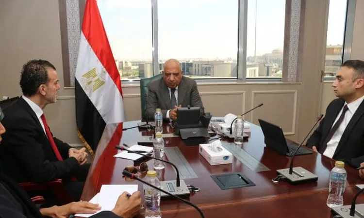 وزير الكهرباء والطاقة المتجددة يبحث مع شركة “K&K” الإماراتية الخطوات التنفيذية لمشروع الربط الكهربائي مع إيطاليا