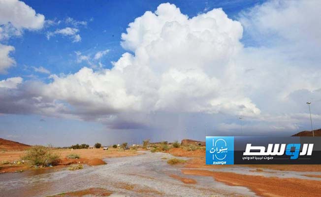 سحب وأمطار متفرقة على الشمال الغربي الأحد