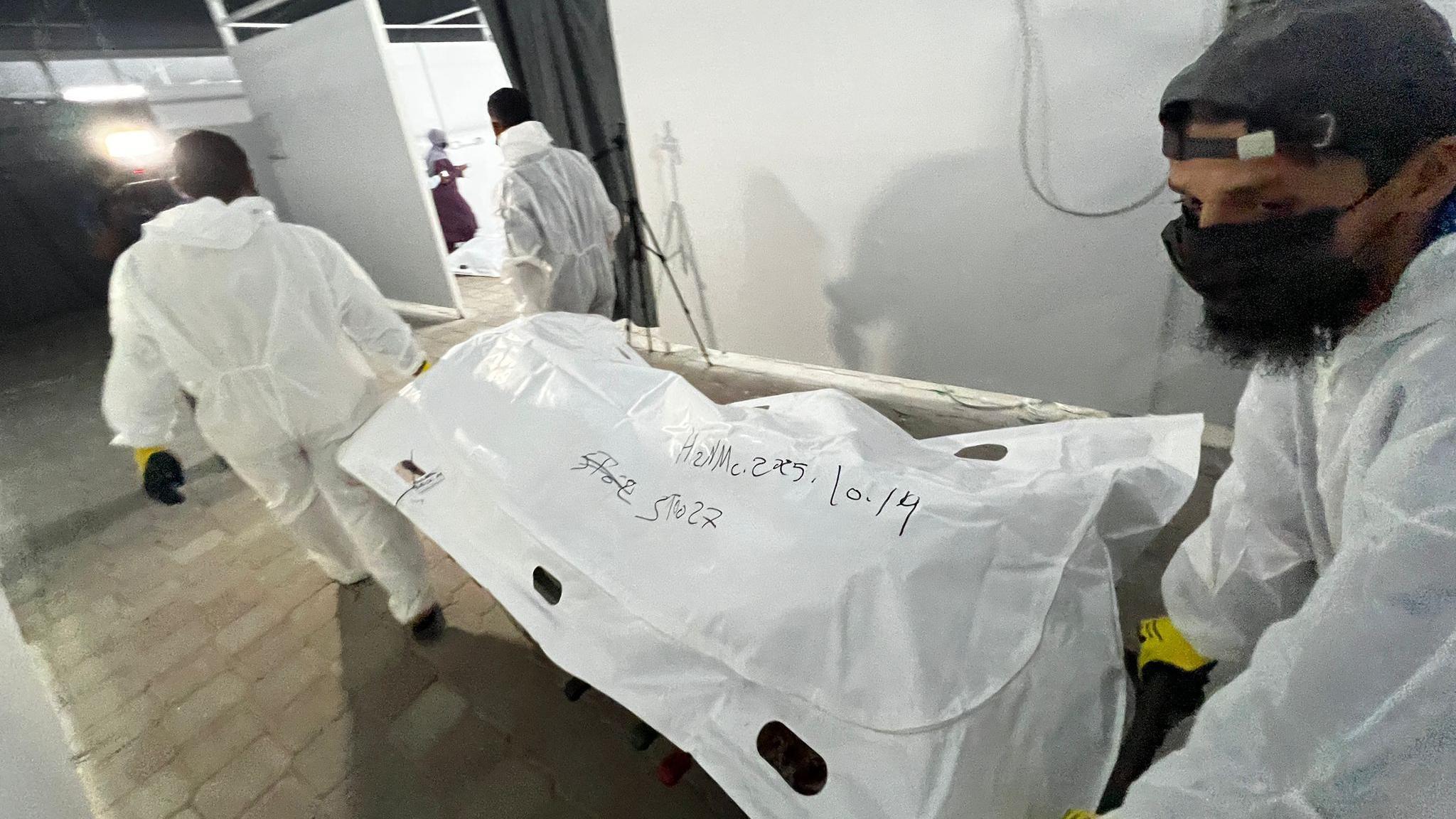 خبراء في غزة يعكفون على التعرف على هويات 90 جثة سلمتها إسرائيل