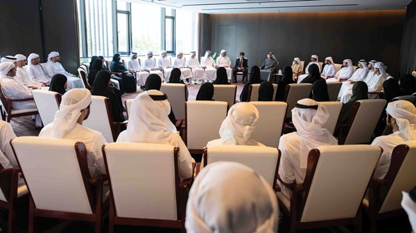 ذياب بن محمد بن زايد يلتقي عدداً من الطلبة الإماراتيين المُبتعَثين في الجامعات الصينية