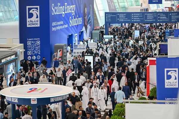 70000 زائر لـ «أديبك 2025» في يومه الثاني