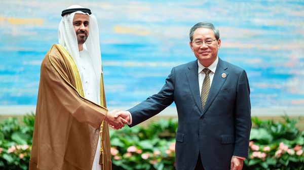 ذياب بن محمد بن زايد يحضر مأدبة العشاء الرسمية للوفود المشاركة في معرض الصين الدولي للاستيراد 2025 في شنغهاي