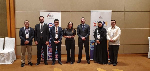 الإمارات تعرض رؤيتها لتسريع التحول للطاقة النظيفة في “أسبوع الطاقة الدولي” بسنغافورة