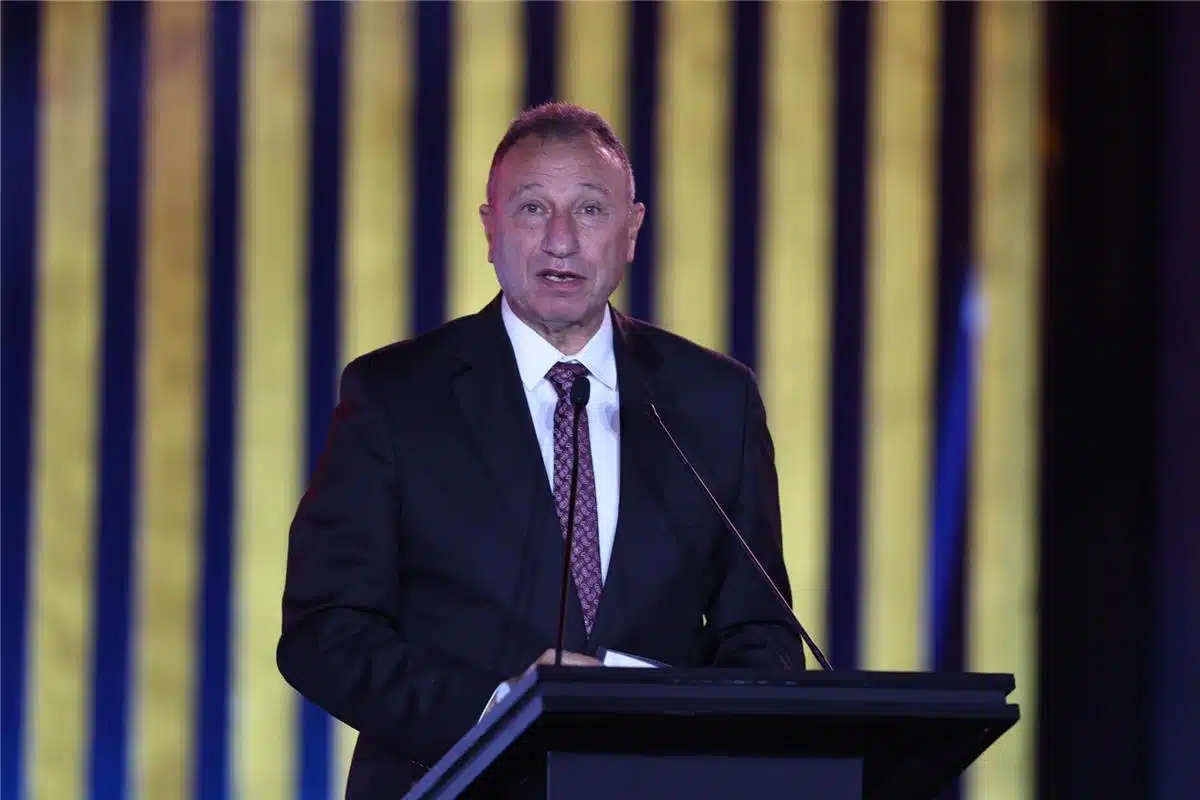 قرار صعب من الخطيب قبل لقاء الأهلي وسيراميكا.. وعبد الحفيظ يرد