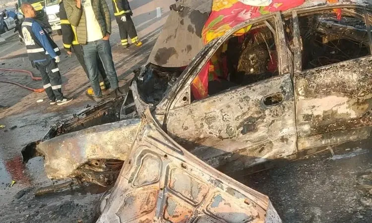 تفحم 3 أشخاص وإصابة رابع داخل سيارة ملاكي بالكيلو 23 في الإسكندرية.. والمحافظ يتابع تداعياته