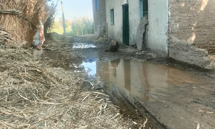 من كوبري أبو الفضل حتى آخر النجع.. خط مياه قديم يُعطّل الحياة في نجع مكي بقنا