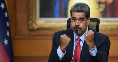 رئيس فنزويلا يحيي الأجواء برقصة مثيرة وسط أزمة التوترات في الكاريبي – شاهد الفيديو!