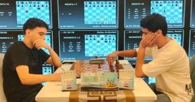 أدهم قنديل يتوج بذهبية البطولة العربية للشطرنج ورئيس الاتحاد يحتفي بنجاحه.