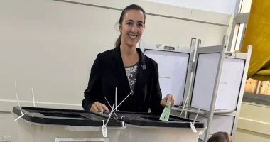 هدية حسني تدلي بصوتها في انتخابات مجلس النواب بفاعلية وتعزيز لروح المشاركة