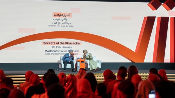 زاهي حواس يستعرض أسرار الحضارة المصرية القديمة في «الشارقة للكتاب»