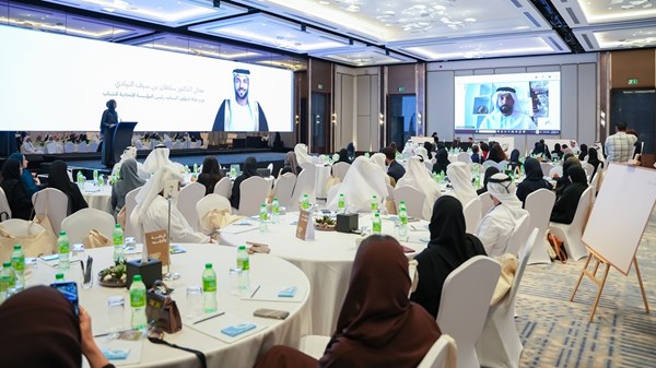 شباب الإمارات.. 50% من إجمالي سكان الدولة
