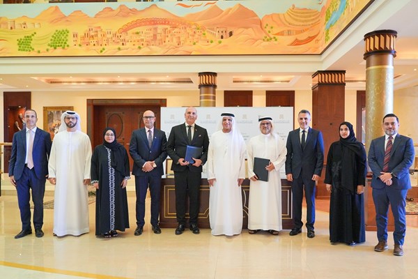 سعود بن صقر يشهد توقيع مذكرة تفاهم بين «بلدية رأس الخيمة» و«منتدى الاقتصاد الحضري»