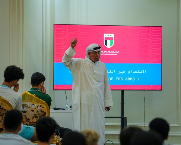 نادي الإمارات يستضيف ورشة عمل حول التحكيم