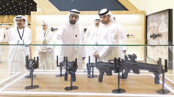 منصور بن محمد يزور معرض الشرق الأوسط للصيد 2025