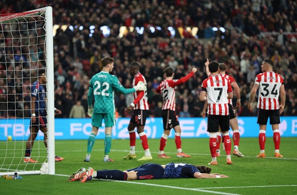 أرسنال يتعثر بتعادل مثير في معقل سندرلاند