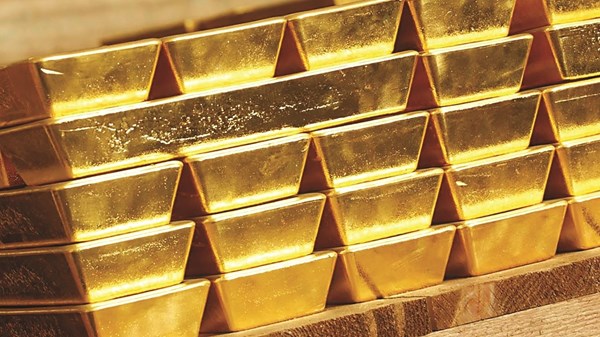 الذهب يخسر بريقه مع صعود الدولار وتراجع رهانات خفض الفائدة