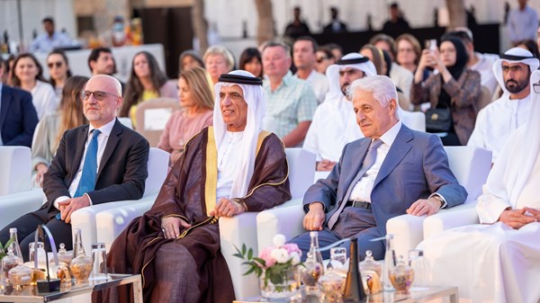 سعود بن صقر يشهد أمسية موسيقية لعازف البيانو الإيطالي أليساندرو مارتير