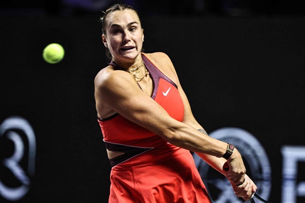 جوف وسابالينكا في قمة السعادة بعد التقدم في «ختامية الرياض»