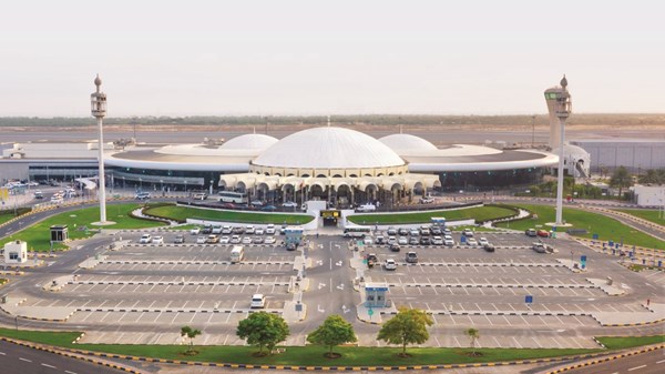 مطار الشارقة يطلق خدمة إنهاء إجراءات السفر من المنزل