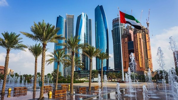الطقس غائم وأمطار محتملة غداً