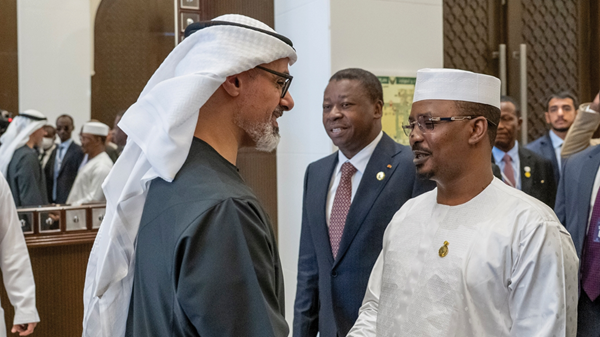 بحضور الرئيس التشادي.. خالد بن محمد بن زايد يشهد افتتاح فعاليات منتدى الإمارات – تشاد للتجارة والاستثمار
