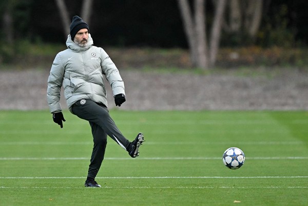 مدرب تشيلسي يوضح موقف بيدرو نيتو