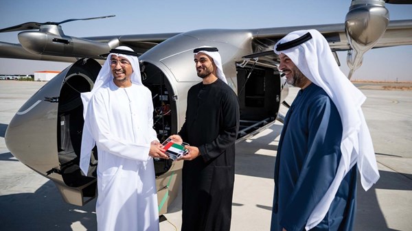زايد بن محمد بن زايد يشهد إجراء”لود أوتونومس” أول رحلة تجريبية للطائرة “هيلي” بمنطقة العين