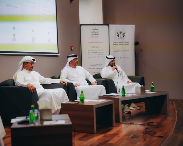 جلسة حوارية ضمن فعاليات «شاطئية كلباء»