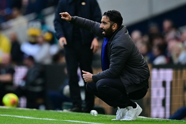 مدرب مانشستر يونايتد.. «إحباط وحسرة»!