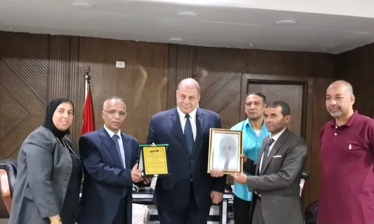مدرسة “نجع الجزيرة” تحصل على جائزة التميز المؤسسي على مستوى الجمهورية في قنا