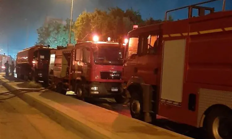 الحماية المدنية بالشرقية تحاول السيطرة على حريق محطة وقود بأبو حماد