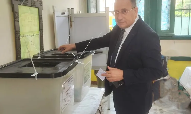 رئيس جامعة الإسكندرية يُدلي بصوته في انتخابات مجلس النواب ويدعو إلى المشاركة الإيجابية