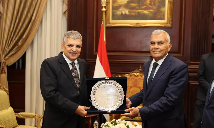 الفريق أسامة ربيع يهنئ رئيس مجلس الشيوخ… ويؤكد ضرورة تضافر الجهود بين مؤسسات الدولة