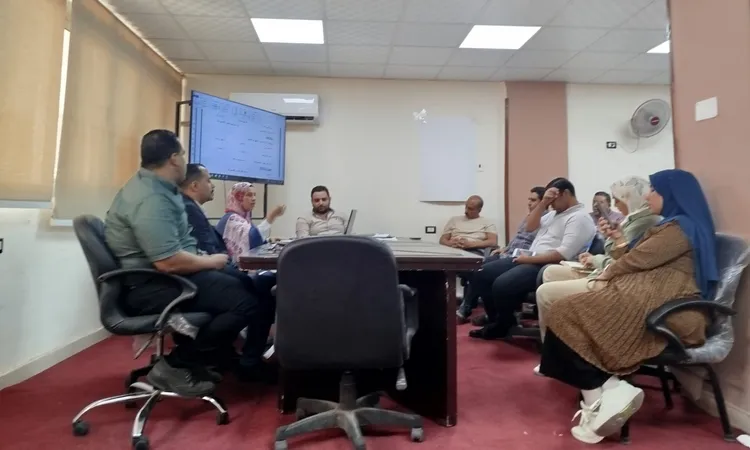 صحية قنا تعقد اجتماعاً مع العلاج الحر لوضع سياسة التفتيش على المنشآت الخاصة