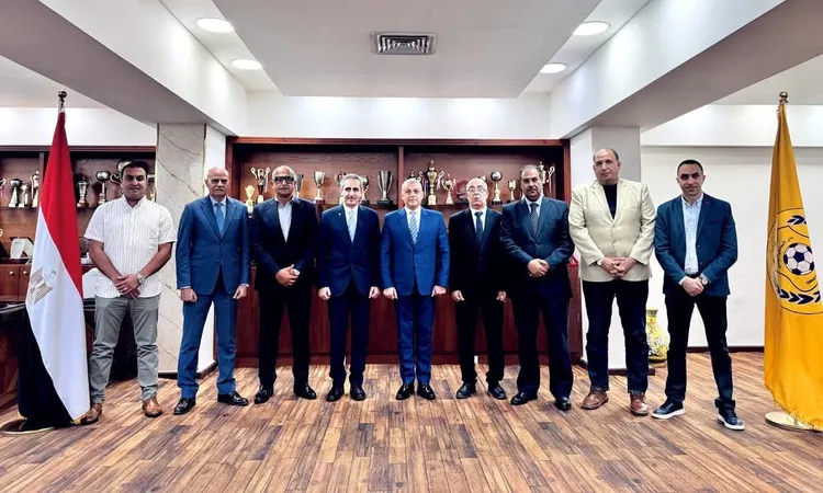جلسة ودية بروح المسؤولية.. اللواء أكرم جلال يفتح صفحة جديدة لدعم الإسماعيلي