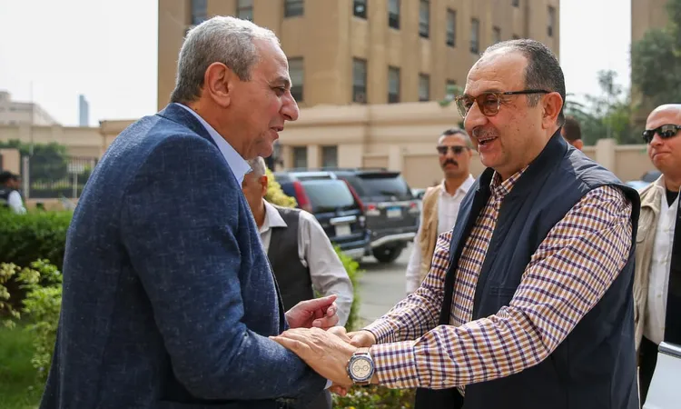 محافظ الغربية يستقبل وزير قطاع الأعمال العام في مستهل زيارته لشركة مصر للغزل والنسيج بالمحلة الكبرى