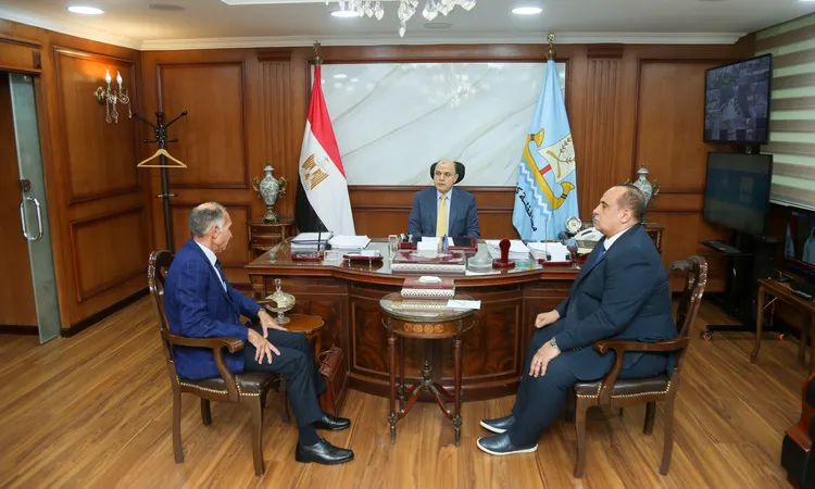 محافظ كفرالشيخ يناقش مع رئيس شركة مياه الشرب والصرف الصحي مشروعات التوسع والتطوير لتحسين الخدمات بالمحافظة