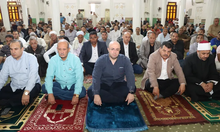 بحضور محافظ بني سويف.. خطيب الجمعة: أحذر من مخاطر السوشيال ميديا على الأطفال